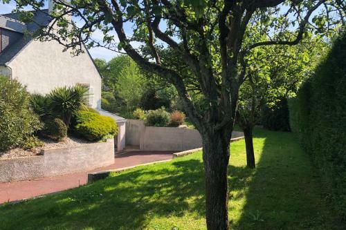 Sumptuous Villa With Garden And Terrace