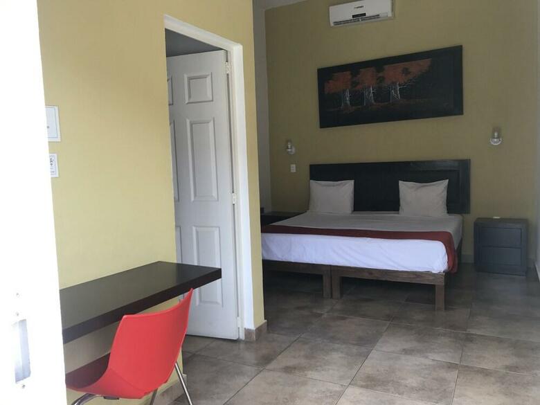 Hotel Montroi City