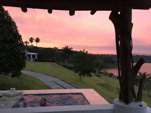Espectacular Casa A La Orilla Del Lago Tequesquitengo