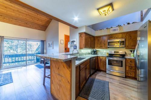 #352 - Snowcreek Pet-friendly Condo, Golf Course Access