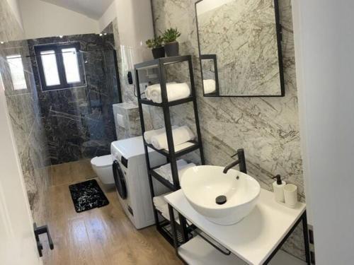 Villa Begonia With Swimming Pool, Privlaka Zadar