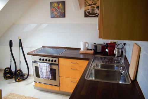 Full House Studios - Cappucino Deluxe Apartment