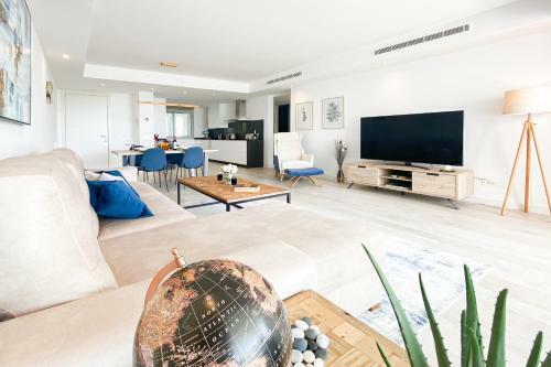 Beautiful Apartment In Alcazaba Lagoon