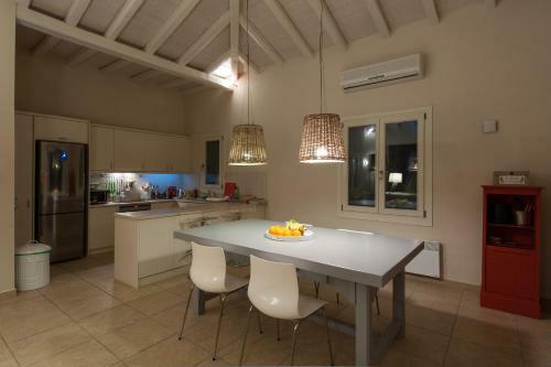 Phaedrus Living: Seaview Luxury Villa Chrysanthemum