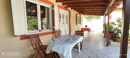Liland Summer Cottage Lefkandi