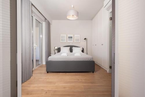 Blue Avra Apartment (Near The Beach)