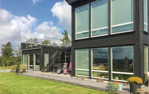 Five-bedroom Holiday Home In Lindesnes