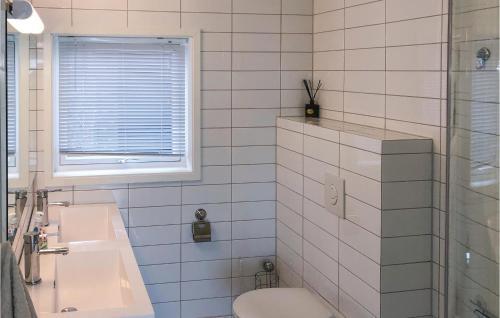 Five-bedroom Holiday Home In Lindesnes