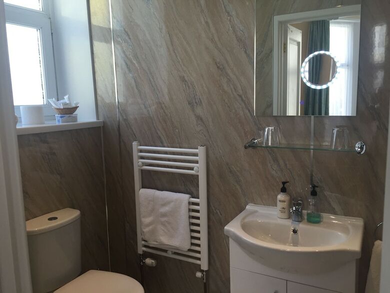 Bed & Breakfast Edgcumbe Guest House