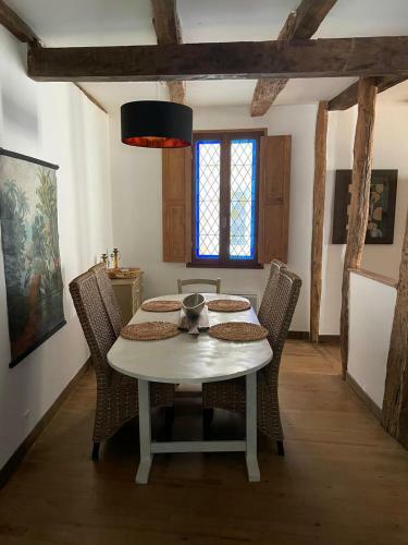 Appartement Dans Maison Du XVI Si�cle (La Maison de Joseph)