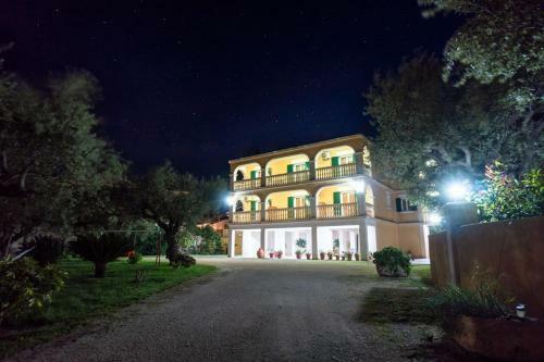 Apartamento Sunny Aprt At Klelia Cottage