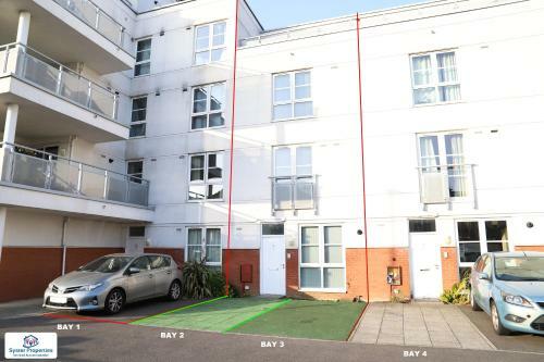 Watkin Heights- 5 Bed Lovely Home/ Groups/work /families