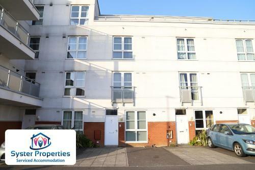 Watkin Heights- 5 Bed Lovely Home/ Groups/work /families