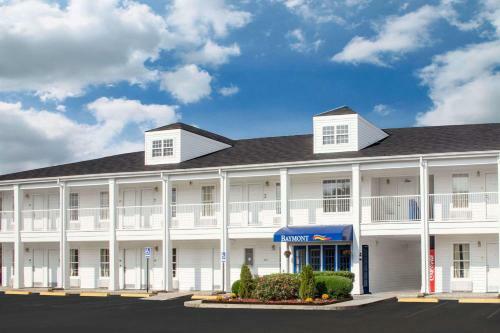Hotel Baymont Inn & Suites