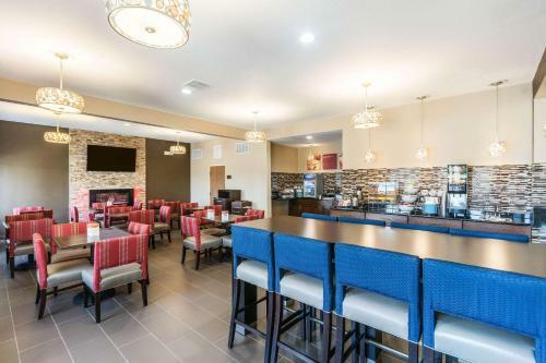 Hotel Baymont Inn & Suites - North Aurora