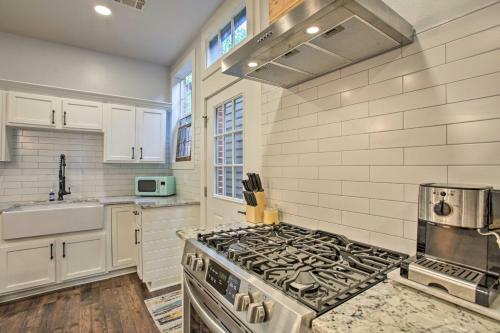 Chic Escape With Furnished Deck Walk To Cafes!