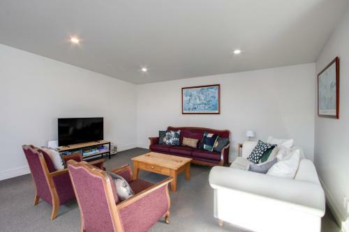 Coastal Villa - Napier Holiday Home