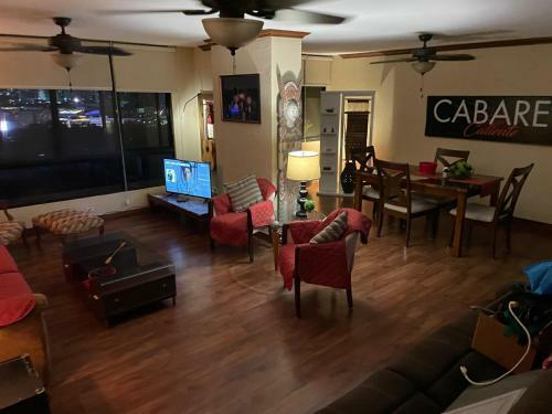 Apartamento Centrally Located Condo 2 Bedroom And Office Space