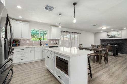 3 Bdrm Near Spring Training & Golf W/ Pool & Games