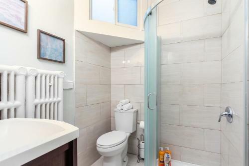 Upscale 2br With King Bed - Boutique Apartment - Prime Location
