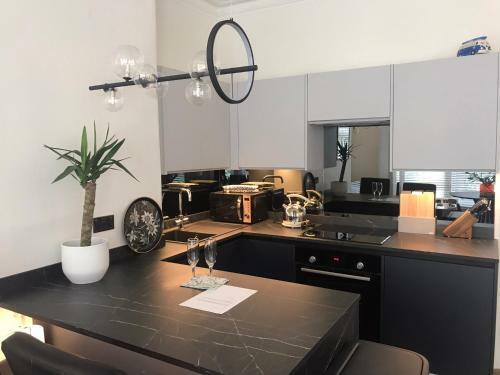 Luxury First Floor One-bedroom Seaside Apartment