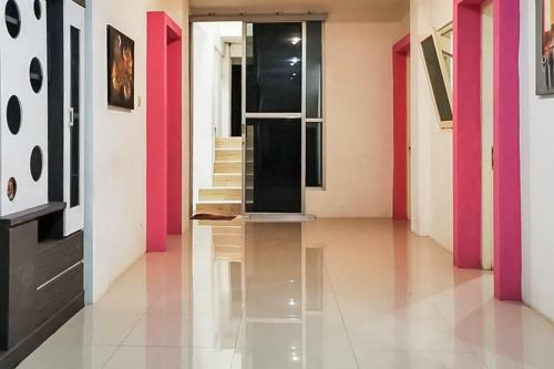 Hotel Reddoorz Plus @ Taman Madiun