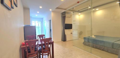 Tony's Luxury Apartment 28