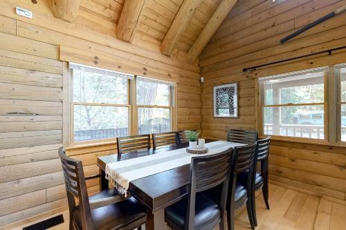 The Cabin On Maple