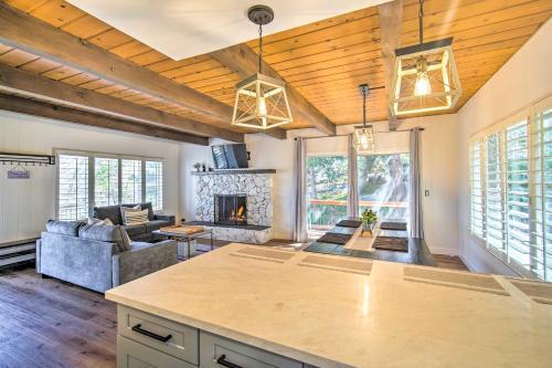 Modern North Bay Home With Pool Table And Patio!