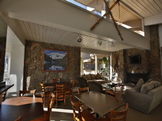 Hotel Pokolodi Lodge