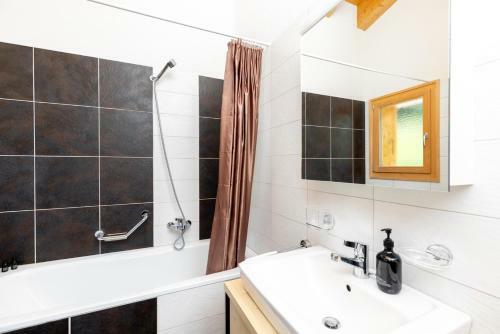 Crystal de Neige Luxury Chalet Spa & Jacuzzi