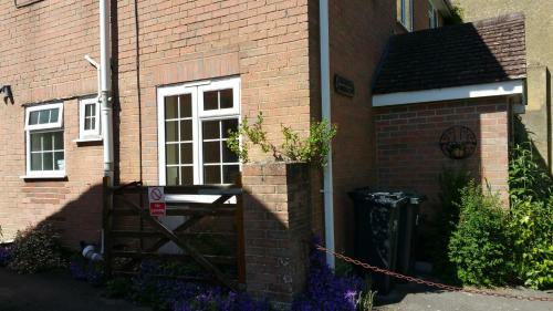Central Child Okeford Spacious Apartment - The Old Shop
