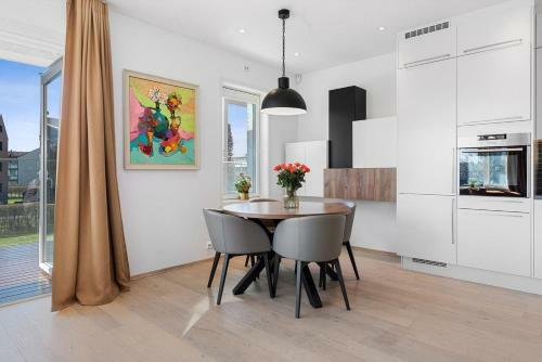 Stayplus Dnb Apartment With Balcony