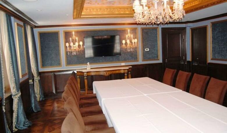 Windsor Arms Hotel