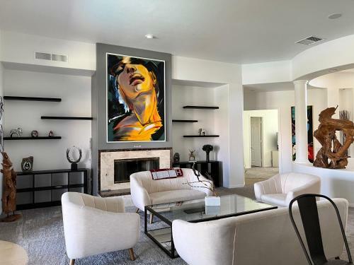 Art Lover's Paradise In Rancho Mirage!