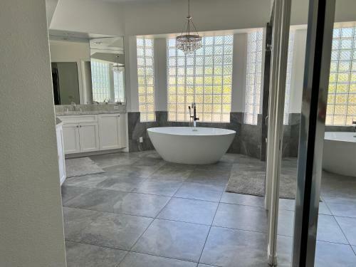 Art Lover's Paradise In Rancho Mirage!