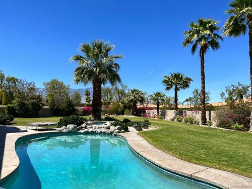 Art Lover's Paradise In Rancho Mirage!