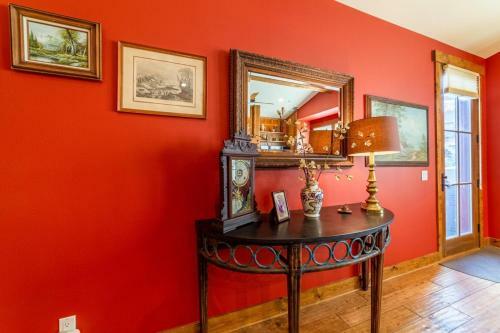 #533- Snowcreek Old Western Style Townhome