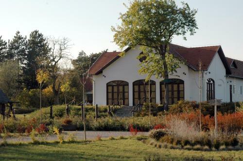 Sarl�spuszta Club Hotel