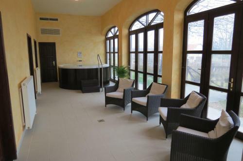 Sarl�spuszta Club Hotel