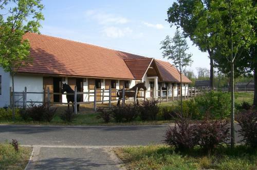 Sarl�spuszta Club Hotel