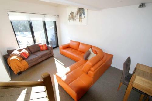 Luxury Woodridge 2-bedroom Apartment