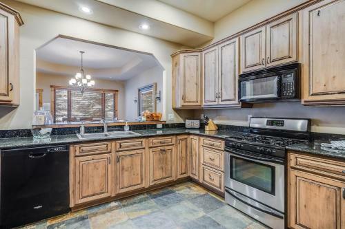 #1051- Stunning Snowflake Townhome