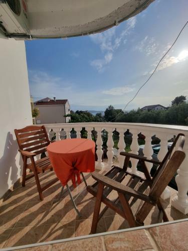 Cozy Apartments With Balcony And Garden - Ae1564