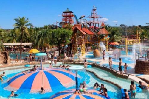 Apartamento No Ol�mpia Park Resort (Melhor Pre�o!)