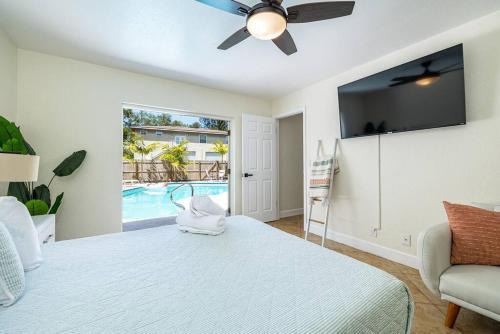 Spacious Pool Home With Putting Green, Sleeps 18!!
