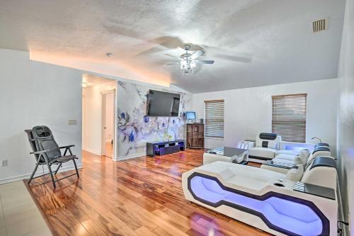 Canalfront Cape Coral Home With Kayaks And Bikes!