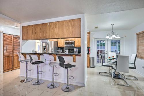 Canalfront Cape Coral Home With Kayaks And Bikes!