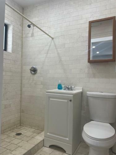 Brand New Renovated Studio Apartment Sleep 4