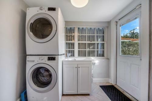 Coral Way - Brickell Area 3br House With Backyard